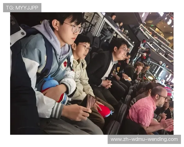 火箭队球员欢乐合照集锦及队伍氛围展示 火箭队球员欢乐合照集锦及队伍氛围展示